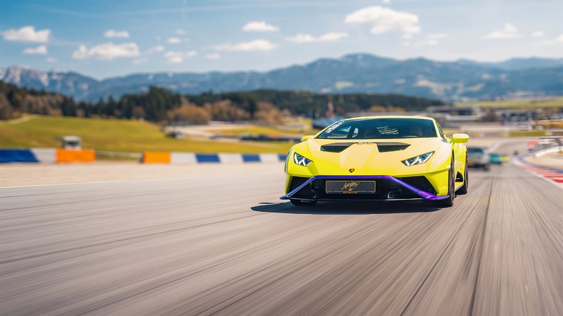 Exclusive trackday experience - asphalt meets obsession